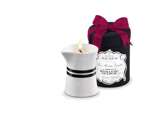 Petits JouJoux Massage candle A trip to a Romantic Getaway (190 g)